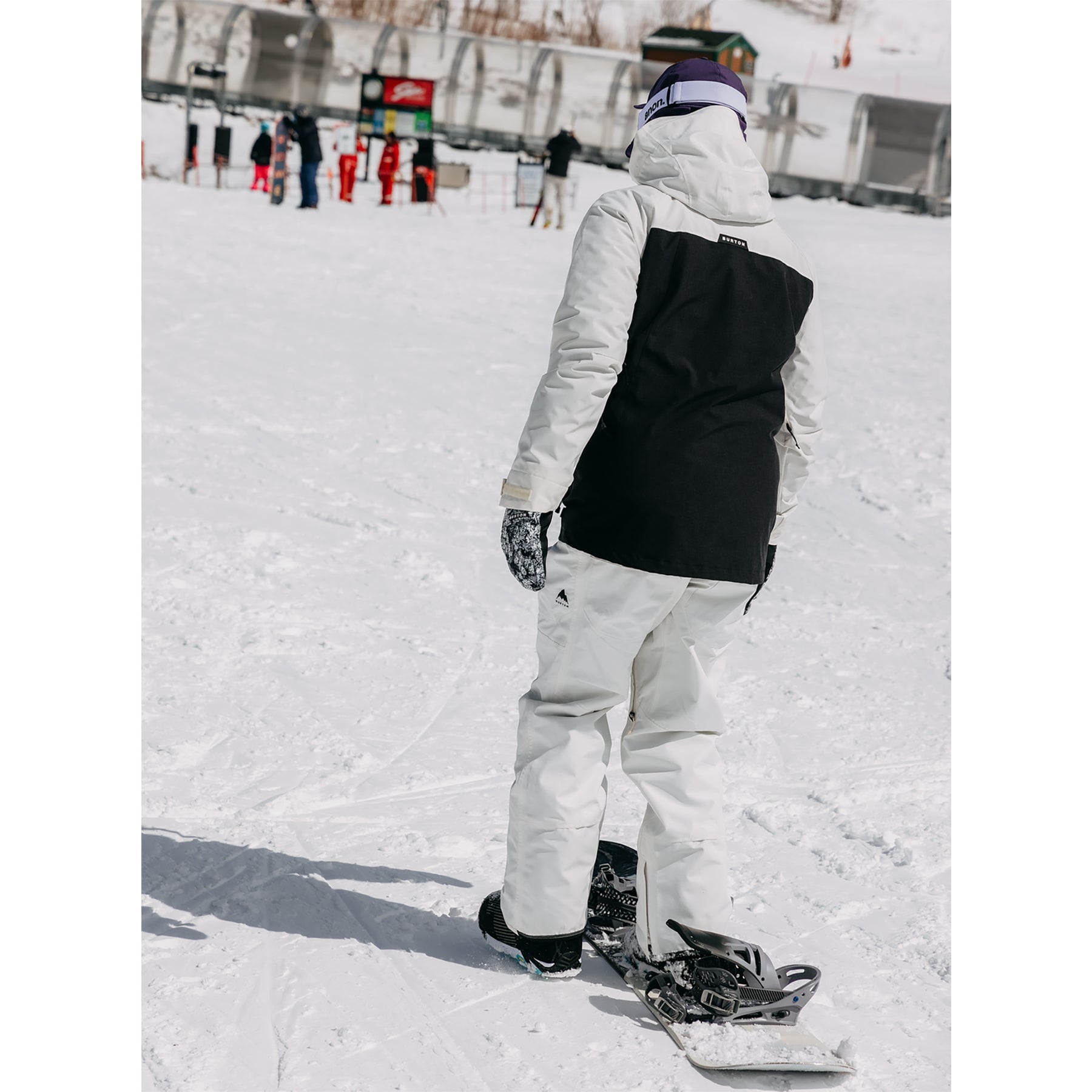 Stout White/True Black