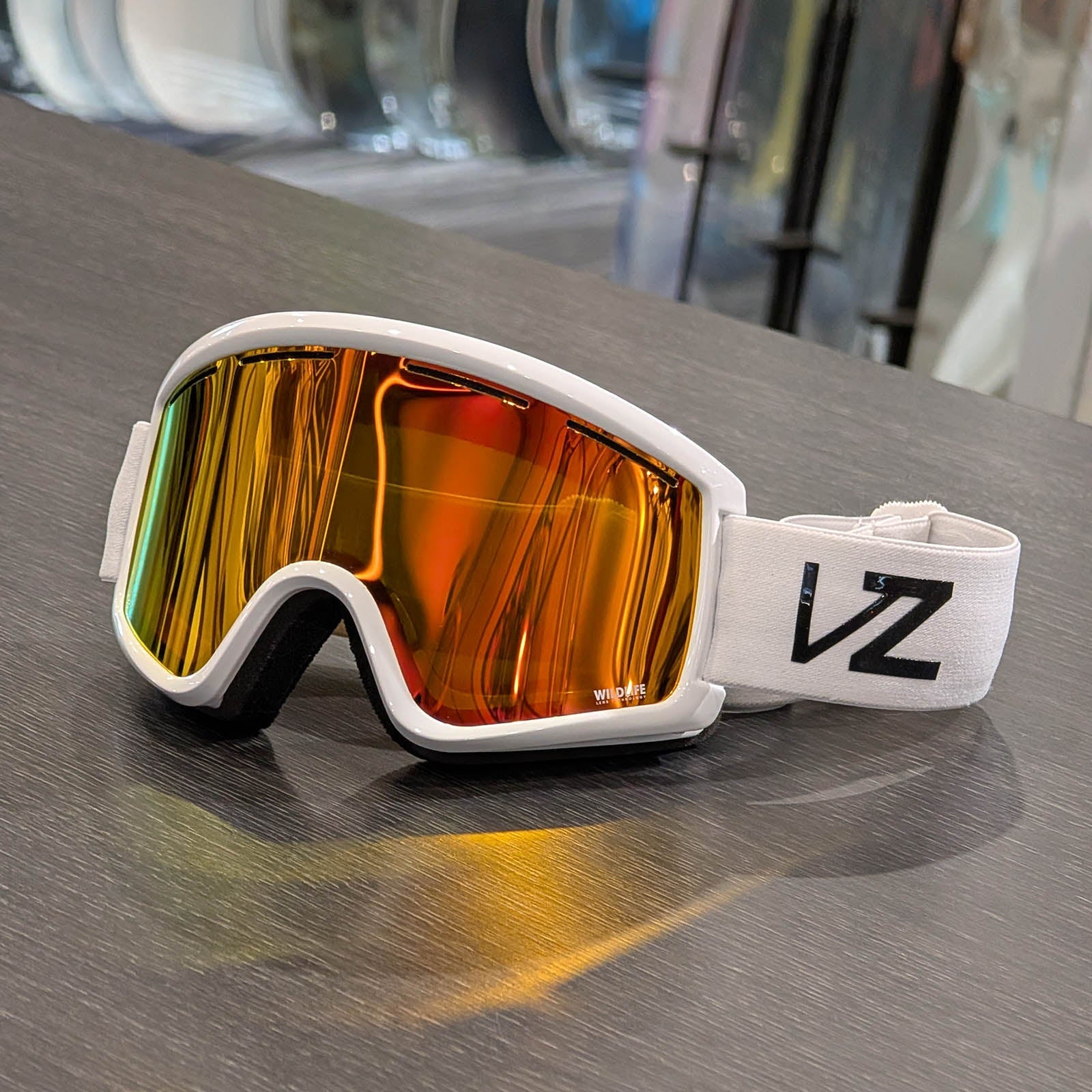 White/Fire Chrome